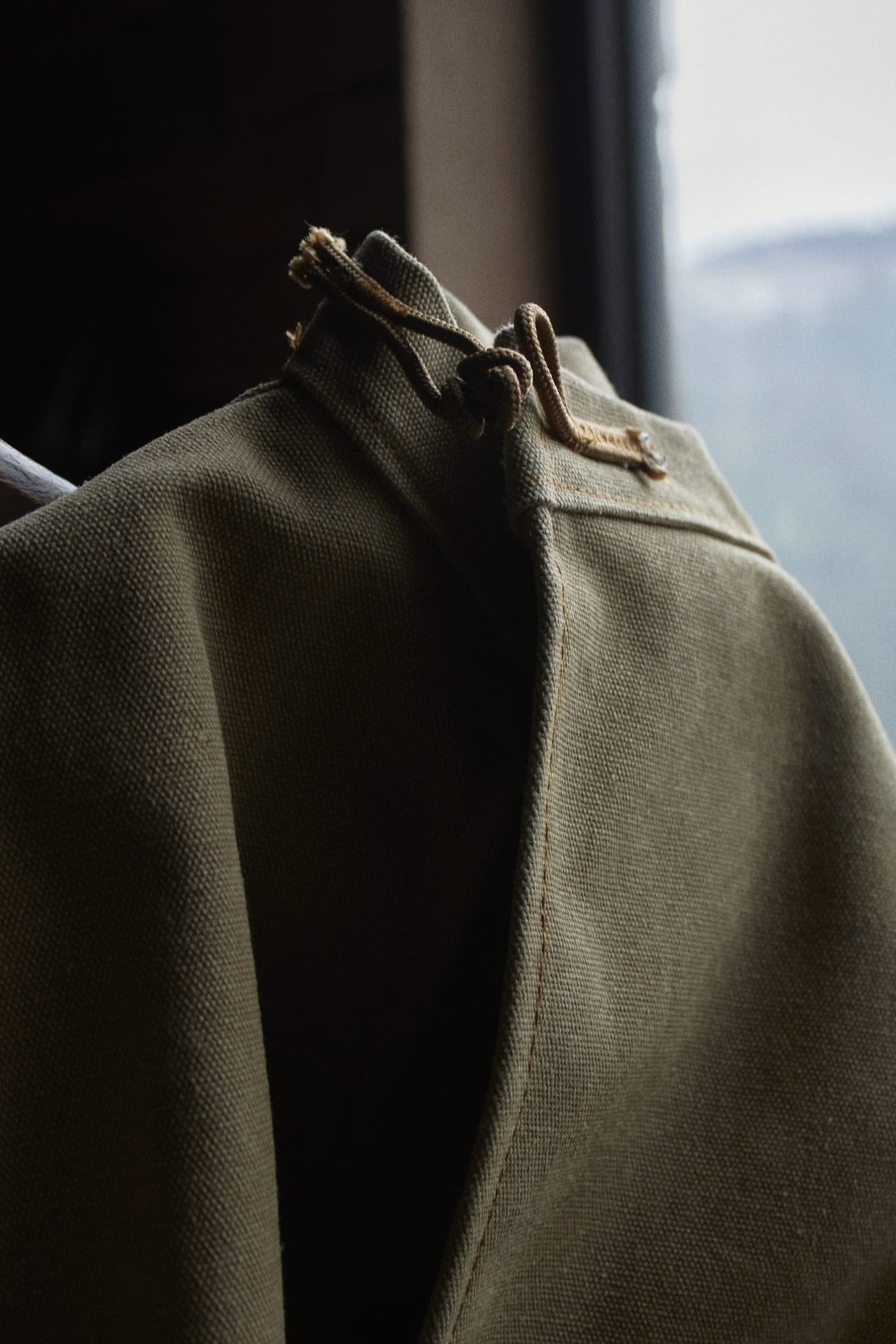 Close-up of a raised collar in green tapestry